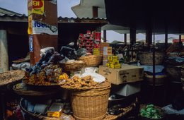 Advertising;-Africa;-Basket;-Benin;-Commerce;-Cotonou;-Former-market;-Ganhi-market;-Ginger;-Kaleidos;-Kaleidos-images;-La-parole-à-limage;-Market;-Matches;-Stall;-Stock-cube;-Stories-Pictures;-Tarek-Charara;-Tomato-paste;-West-Africa